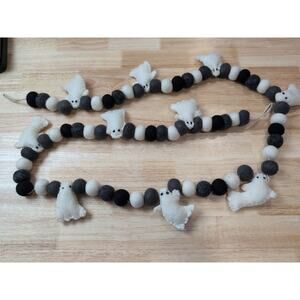 Handmade Felt Halloween Garland white/Blk Charcoal/ gray/ felt balls & Ghost 6'